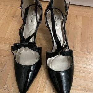 Bandolino Glossy Black Heels with Bow Accent